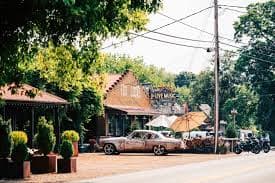 Leiper's Fork village